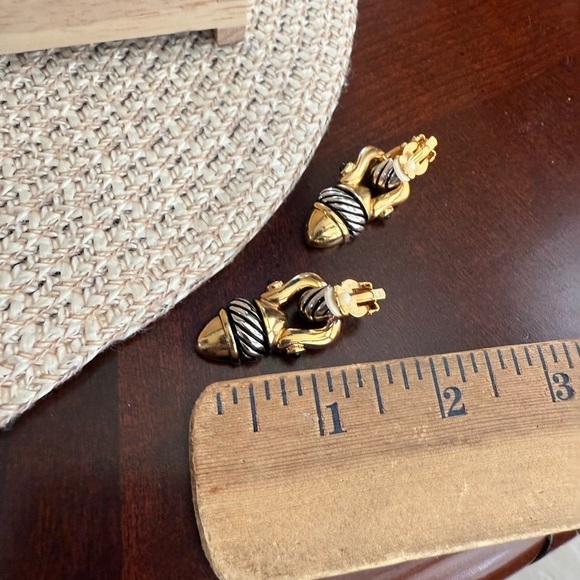Vintage ClipOn Earrings - Picture 2 of 2